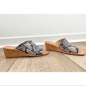 Treasure & Bond Wedge Sandal
